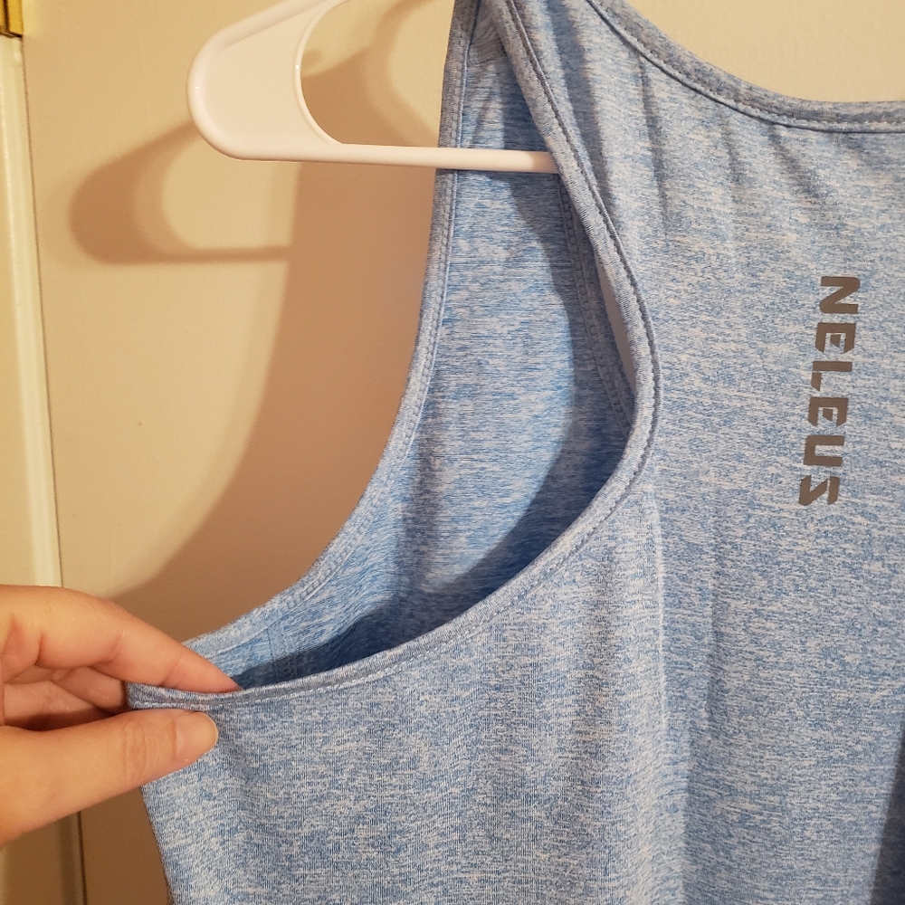 Workout top - Picture 4 of 5